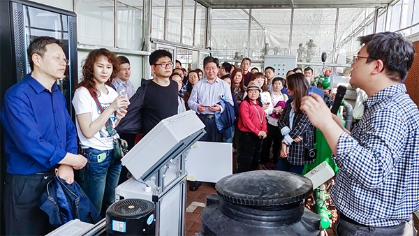 芭乐视频APP下载IOS下载网站技术专家为培训班介绍水肥一体化系统 芭乐视频APP下载IOS下载网站技术专家为培训班介绍水肥一体化系统