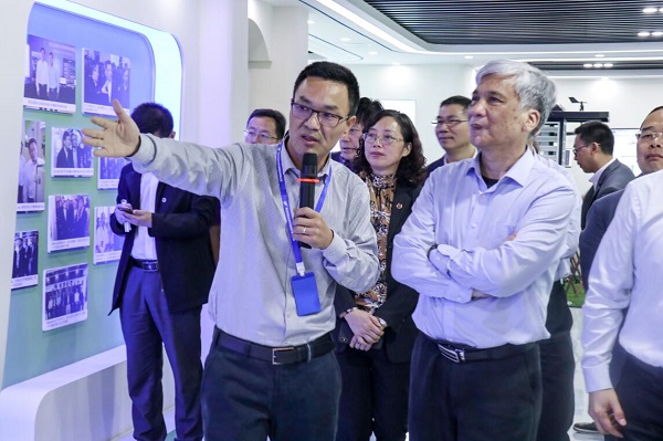 全国人大常委会副委员长丁仲礼莅临芭乐视频APP下载IOS下载网站考察调研 全国人大常委会副委员长丁仲礼莅临芭乐视频APP下载IOS下载网站考察调研