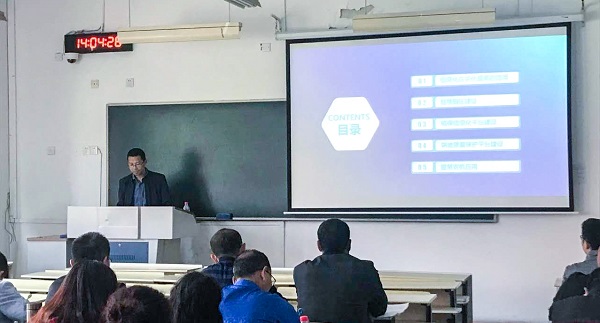 芭乐视频APP下载IOS下载网站营销中心副总监龙捷频为培训班作内容讲解 芭乐视频APP下载IOS下载网站营销中心副总监龙捷频为培训班作内容讲解