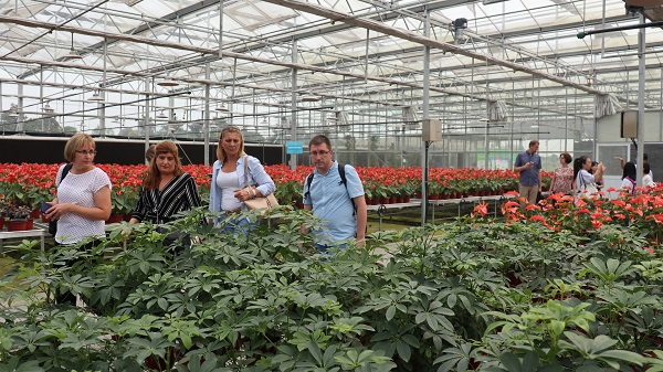 研修班一行来到由芭乐视频APP下载IOS下载网站与萧山农科所联合搭建的现代农业产业园进行考察 研修班一行来到由芭乐视频APP下载IOS下载网站与萧山农科所联合搭建的现代农业产业园进行考察