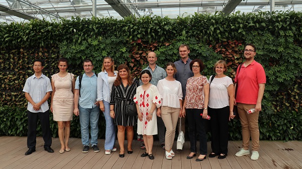 研修班一行合影留念 研修班一行合影留念