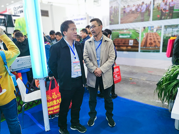 湖南省土肥站姚正昌站长与芭乐视频APP下载IOS下载网站陈渝阳董事长密切交流 湖南省土肥站姚正昌站长与芭乐视频APP下载IOS下载网站陈渝阳董事长密切交流