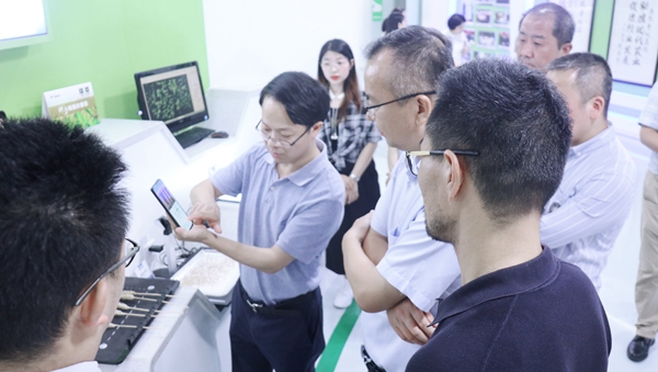 杭州市科技局局长赵喜凯一行莅临芭乐视频APP下载IOS下载网站考察调研1 杭州市科技局局长赵喜凯一行莅临芭乐视频APP下载IOS下载网站考察调研1