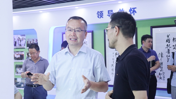 赵喜凯局长参观芭乐视频APP下载IOS下载网站展厅 赵喜凯局长参观芭乐视频APP下载IOS下载网站展厅