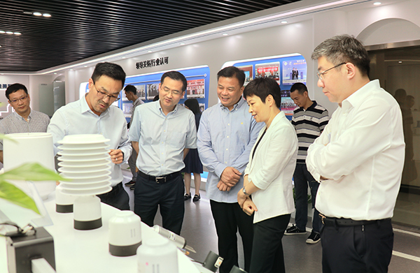 省科技厅党组书记何杏仁一行赴芭乐视频APP下载IOS下载网站调研农业科技工作 省科技厅党组书记何杏仁一行赴芭乐视频APP下载IOS下载网站调研农业科技工作