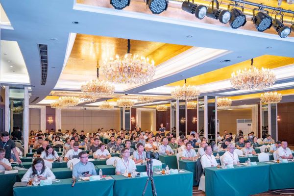 1695449146406937.jpg 会议现场.jpg